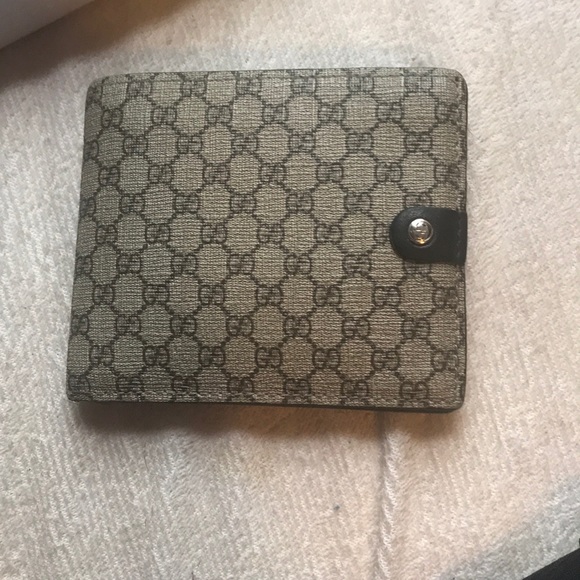 Gucci Monogram Wallet - Picture 1 of 5